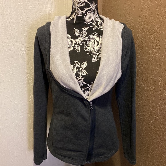 Under Armour jacket - Picture 3 of 9